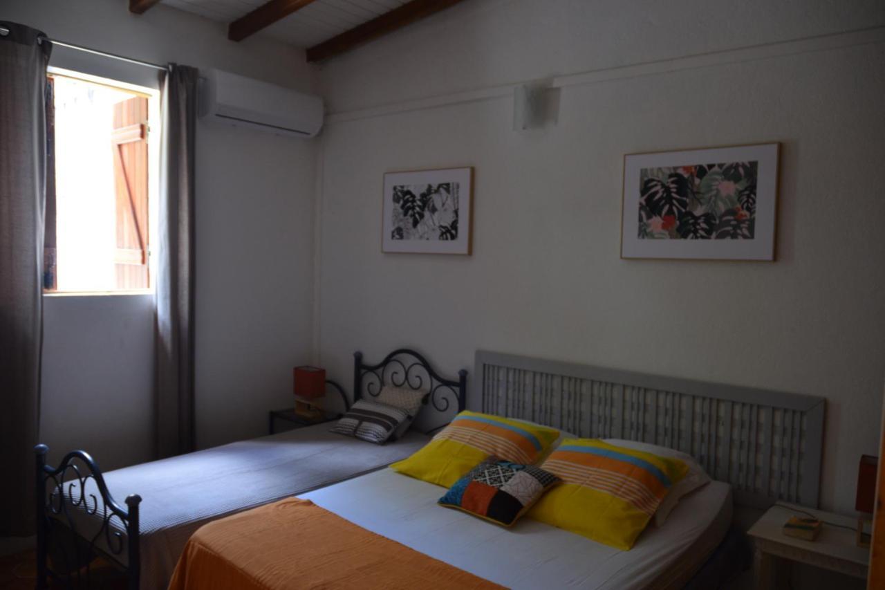 Maison créole, côté plage Bel emplacement Port-Louis Extérieur photo