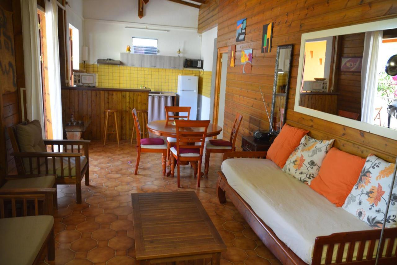 Maison créole, côté plage Bel emplacement Port-Louis Extérieur photo