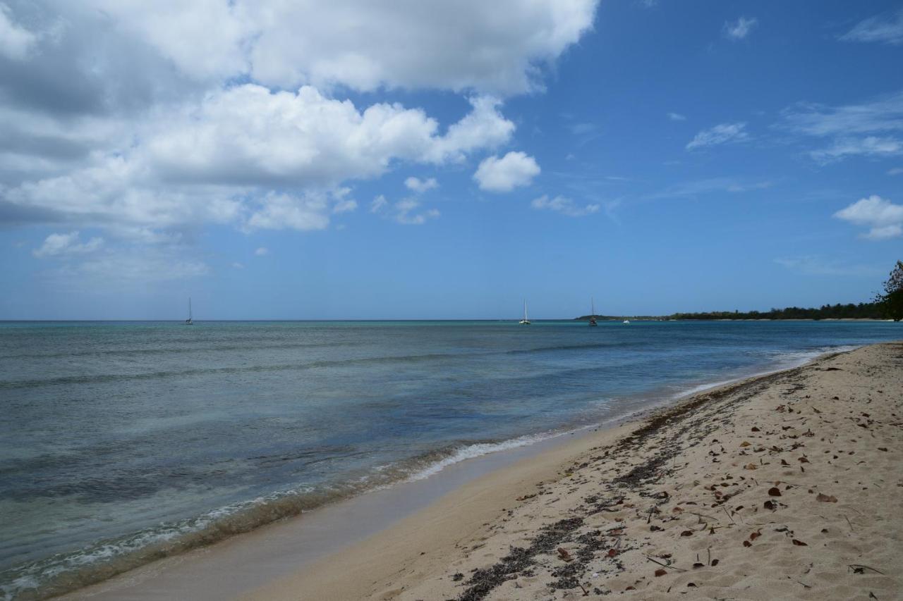 Maison créole, côté plage Bel emplacement Port-Louis Extérieur photo